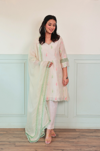 Noor-e-Nazaakat